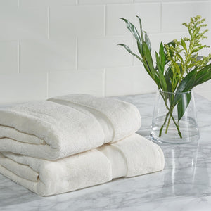 Safavieh Super Plush Bath Towel Set - Experience Spa-Like Comfort with 640 GSM Cotton Towels for Daily Luxury Ivory TWL1050B-SET2