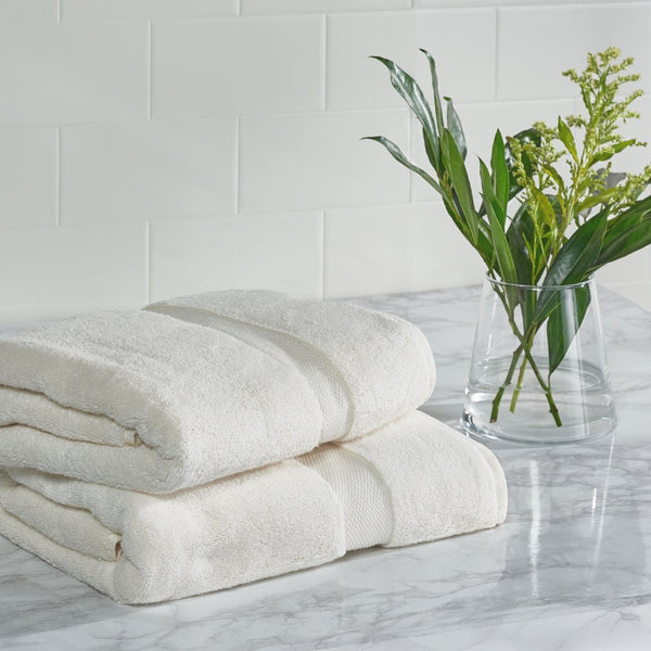 Safavieh Super Plush Bath Towel Set - Experience Spa-Like Comfort with 640 GSM Cotton Towels for Daily Luxury Ivory TWL1050B-SET2