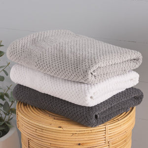 Safavieh Chelsea, 8 Piece Cotton Towel Set with Popcorn Weave Texture for a Plush Spa Bath White TWL1870A