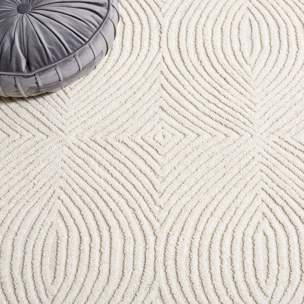 Safavieh Textural 104 Hand Tufted Modern Rug Ivory 5' x 8'