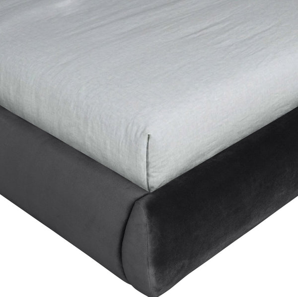 Meridian Furniture Tempo Queen Velvet Upholstered Bed Sculptural Headboard with Contrast Piping Glam Bedroom Black TempoBlack-Q