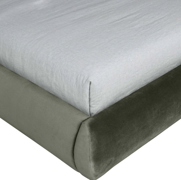 Meridian Furniture Tempo Sculptural Full Bed Plush Velvet Upholstery Curved Headboard Contrast Piping Detail Green TempoGreen-F