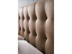 Universal Furniture Montclair Upholstered Bed In Rich Vail Toffee Leather - Elegant Tufted Headboard For Luxurious Style Toffee  U508310b-universal