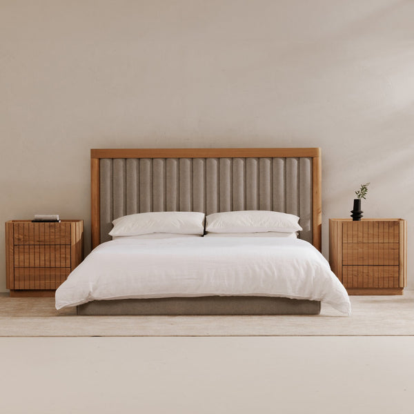 Moe's Home Nina Bed - Modern Elegance With Brutalist Design, Cozy Upholstered Headboard & Durable Frame Grey Upholstery,
100% Polyester,Oak Veneer Over Mdf Frame Ut-1003-15-0