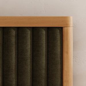 Moe's Home Nina Bed - Modern Elegance With Brutalist Design, Cozy Upholstered Headboard & Durable Frame Green Upholstery,
100% Polyester,Oak Veneer Over Mdf Frame Ut-1004-16-0