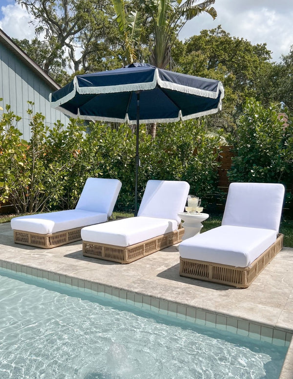Safavieh KATARA Concrete Accent Stool – Stylish Hourglass Design for Outdoor Seating and Decorative Use Ivory VNN1034B