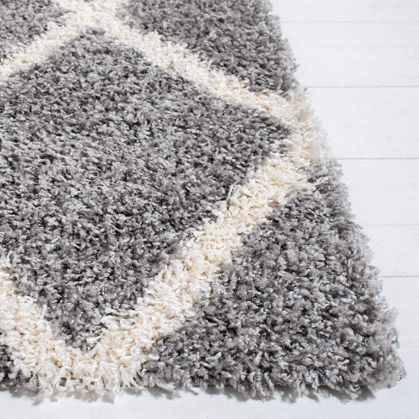 Safavieh Venus Shag Area Rug - Luxuriously Soft, Stylish Grey And Ivory Design For Modern Home Decor Grey ,Ivory 61% Polypropylene,24% Jute,7% Polyester,8% Latex Vns681j-5