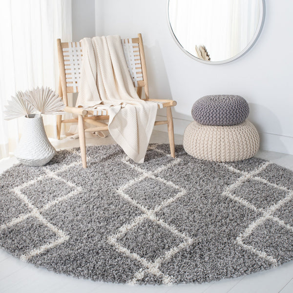 Safavieh Venus Shag 682j Rug - Luxurious Comfort And Style For Any Space, Perfect Blend Of Modern Elegance Grey ,Ivory 61% Polypropylene,24% Jute,7% Polyester,8% Latex Vns682j-28