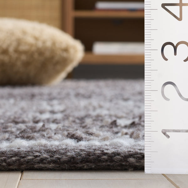 Safavieh Vermont Hand‑Woven Brown Geometric Rug — Low‑Profile Pet Yarn Pile, Cozy Scandinavian Style For Small Spaces 4'-0" x 6'-0" VRM125T-4