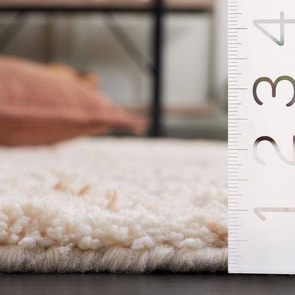 Safavieh Vermont 5' X 8' Ivory Beige Area Rug - Luxurious Table-tufted Design For Modern Living Spaces Ivory ,Beige 70% Wool,30% Recycled Cotton Vrm227a-5