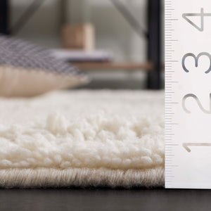Safavieh Vermont 5' X 8' Medium Rectangle Area Rug In Ivory Grey - Plush, Eco-friendly & Stylish Décor Upgrade Ivory ,Grey 70% Wool,30% Recycled Cotton Vrm228a-5