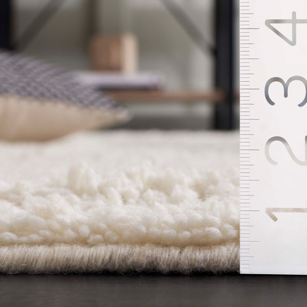 Safavieh Vermont 5' X 8' Medium Rectangle Area Rug In Ivory Grey - Plush, Eco-friendly & Stylish Décor Upgrade Ivory ,Grey 70% Wool,30% Recycled Cotton Vrm228a-5