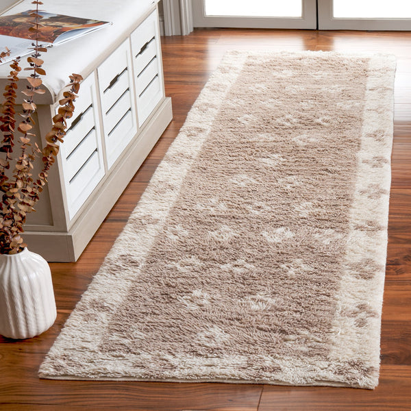 Safavieh Vermont Hand-tufted Wool-blend Area Rug - Elegant Cross Motif Design For Contemporary Spaces Beige ,Ivory 80% Wool,20% Cotton Vrm558b-6sq