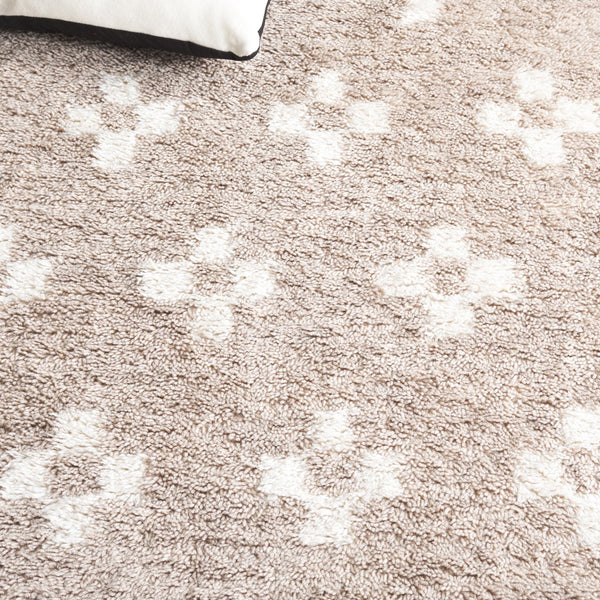 Safavieh Vermont Hand-tufted Wool-blend Area Rug - Elegant Cross Motif Design For Contemporary Spaces Beige ,Ivory 80% Wool,20% Cotton Vrm558b-6sq