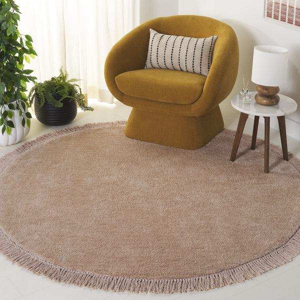Safavieh Vermont Luxurious Round Area Rug - Modern Classic Design, Soft Cotton-poly Blend For Stylish Spaces Beige 50% Cotton,50% Polyester Vrm575b-6r