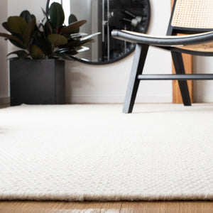 Safavieh Vermont Elegant Hand-tufted Wool And Cotton Rug For Modern Decor - Perfect For Hallways And Spaces Ivory 80% Wool And 20% Cotton Vrm801a-3sq