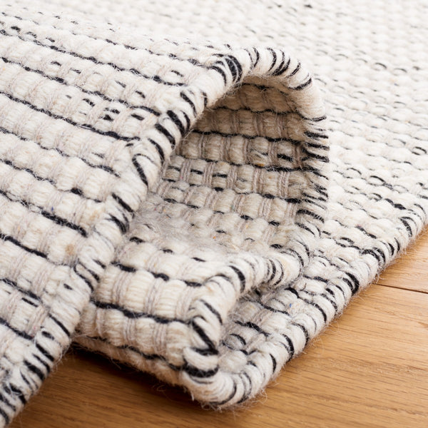 Safavieh Vermont 807 VRM807 Hand Woven  Rug Ivory / Black VRM807C-7SQ