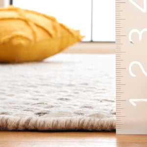 Safavieh Vermont 808b Hand-woven Area Rug - Luxurious 80% Wool & 20% Cotton For Sophisticated Home Decor Light Grey ,Ivory 80% Wool,20% Cotton Vrm808g-5