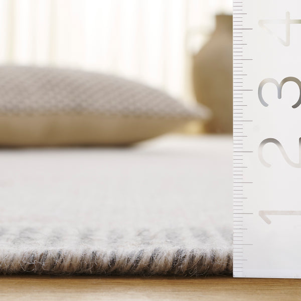 Safavieh Vermont Modern Runner Rug: Hand Woven Elegance In Soft Wool & Cotton For Stylish Home Decor Ivory ,Grey 80% Wool,20% Cotton Vrm809a-5