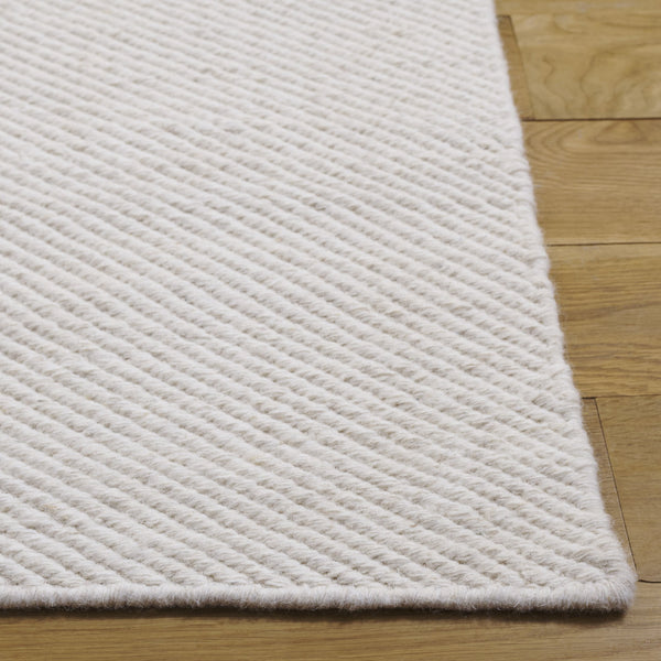 Safavieh Vermont Hand Woven Runner Rug - Elegant Modern Style For Hallways, Soft Wool Blend, India Crafted Ivory 80% Wool,20% Cotton Vrm810a-5
