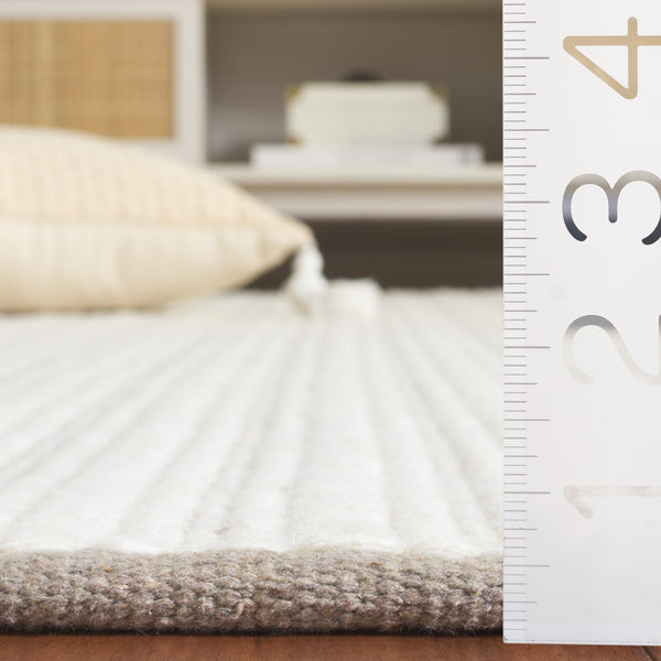 Safavieh Vermont Hand Woven Runner Rug - Timeless Elegance For Hallways, Crafted In India With Premium Materials Beige ,Ivory 60% Cotton 40% Wool Vrm909b-5