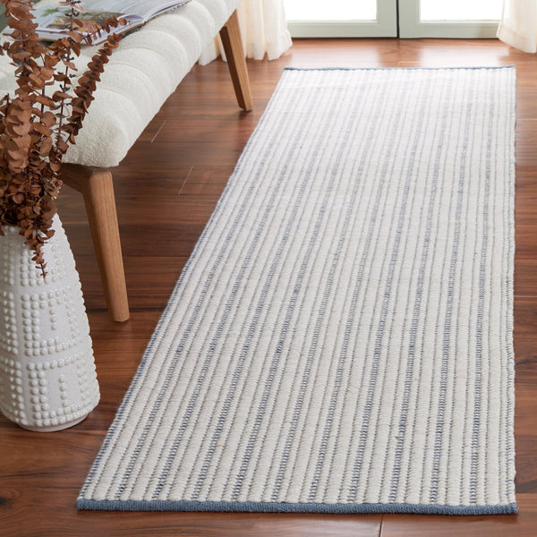 Safavieh Vermont Hand Woven Runner Rug - Timeless Elegance For Hallways, Crafted In India With Premium Materials Light Blue 60% Cotton 40% Wool Vrm909l-28