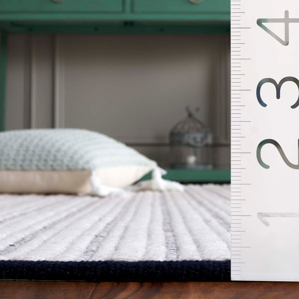 Safavieh Vermont Hand Woven Runner Rug - Timeless Elegance For Hallways, Crafted In India With Premium Materials Navy ,Ivory 60% Cotton 40% Wool Vrm909n-5