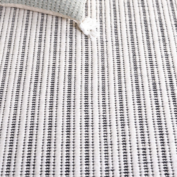 Safavieh Vermont Hand Woven Runner Rug - Timeless Elegance For Hallways, Crafted In India With Premium Materials Navy ,Ivory 60% Cotton 40% Wool Vrm909n-5
