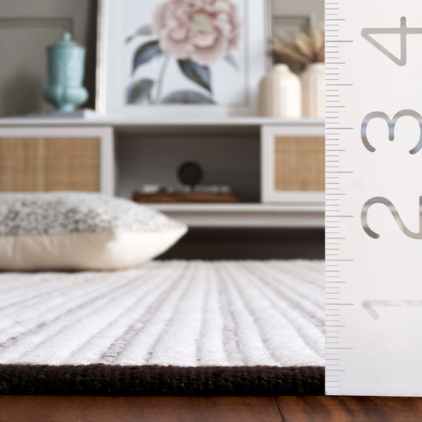 Safavieh Vermont Hand Woven Runner Rug - Timeless Elegance For Hallways, Crafted In India With Premium Materials Brown ,Ivory 60% Cotton 40% Wool Vrm909t-5