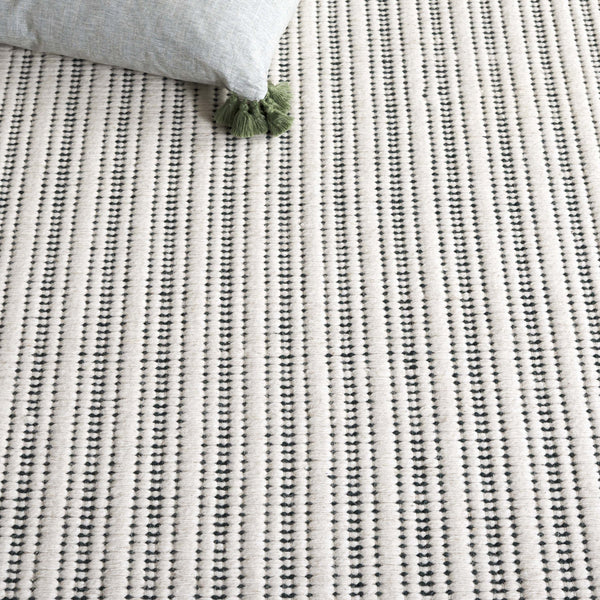 Safavieh Vermont Hand Woven Runner Rug - Timeless Elegance For Hallways, Crafted In India With Premium Materials Green ,Ivory 60% Cotton 40% Wool Vrm909y-5