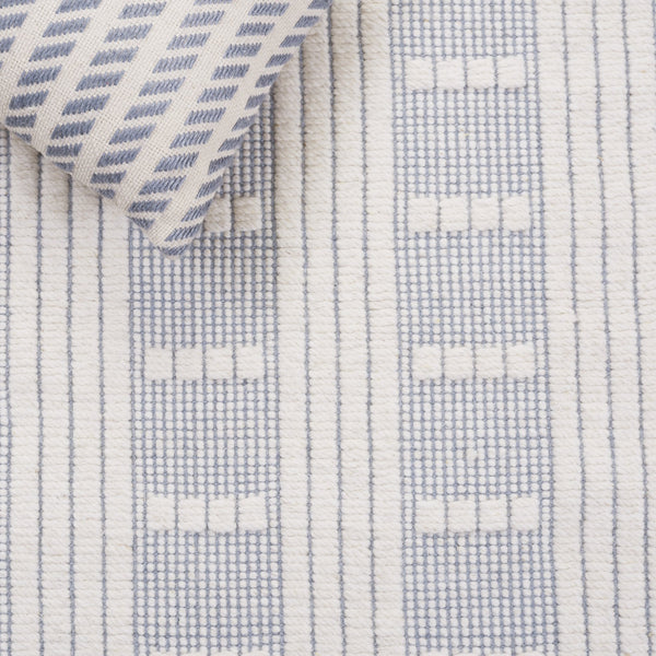 Safavieh Vermont Chic Area Rug Crafted In India – Modern Flatweave Design For Timeless Elegance And Comfort Light Blue ,Ivory 60% Wool,40% Cotton Vrm951l-5
