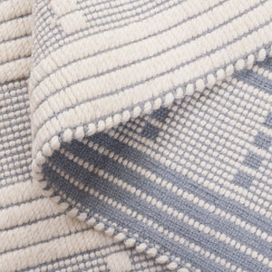 Safavieh Vermont Handcrafted Rectangular Area Rug - Modern Design, Cozy Comfort, Durable & Chic Home Accent Light Blue ,Ivory 60% Wool,40% Cotton Vrm951l-9