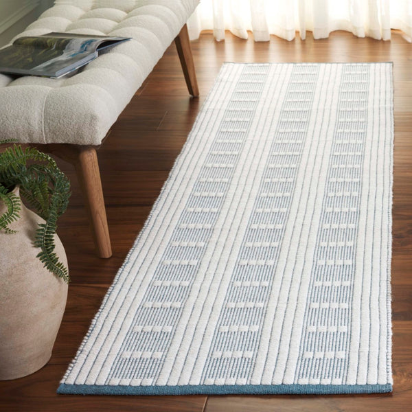 Safavieh Vermont Handcrafted Rectangular Area Rug - Modern Design, Cozy Comfort, Durable & Chic Home Accent Blue ,Ivory 60% Wool,40% Cotton Vrm951m-6