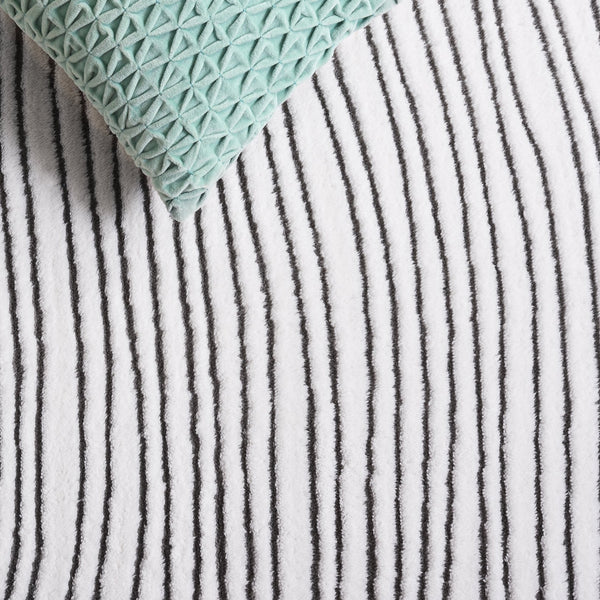 Safavieh Versailles Ivory Grey Low-Profile Rug — Power-Loomed Polyester, Stain-Resistant, Machine Washable, Slip-Resistant Backing For Entryway 3'-0" x 5'-0" VRS665F-3