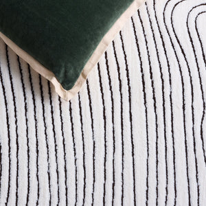 Safavieh Versailles Minimalist Ivory & Black Area Rug — Durable Power-Loomed Polyester, Low-Profile, Washable 3'-0" x 5'-0" VRS665Z-3