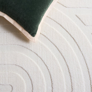 Safavieh Versailles Ivory Low-Pile Area Rug – Durable Polyester, Power-Loomed, Washable, Slip-Resistant Foundation 4'-0" x 6'-0" VRS669A-4