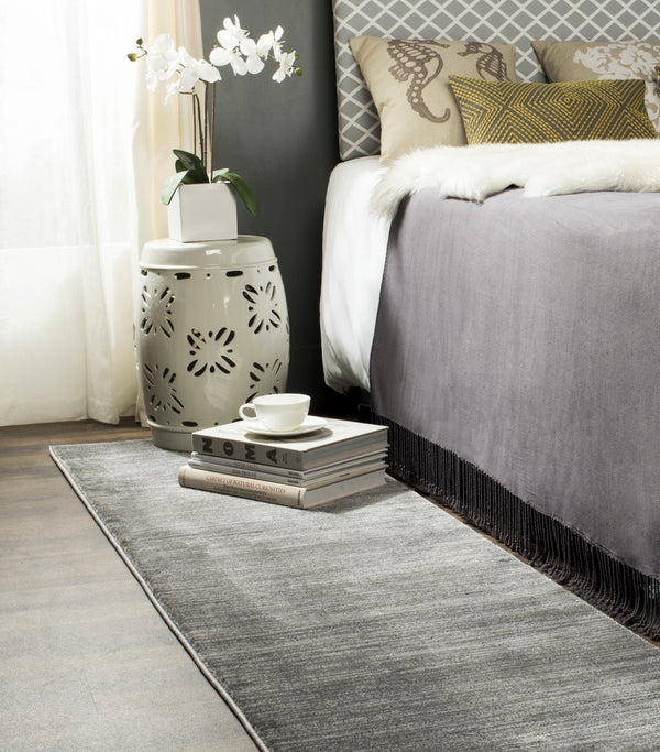 Safavieh Vision Grey 606d Modern Accent Area Rug - Chic 2'4" X 3'11" Soft, Durable, And Elegant Home Decor Grey Polypropylene Pile Vsnb606d-24