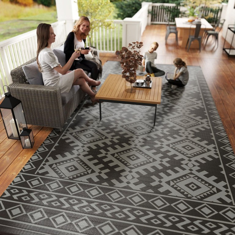 English Elm Outsunny Reversible Polypropylene Outdoor Rug with Lantern Print for Patio Deck Camping Black & Gray W2225P597500