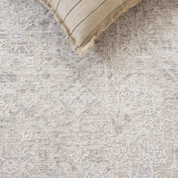 Safavieh Wisteria Traditional Area Rug – Elegant Power Loomed Design For Timeless Sophistication & Comfort Grey ,Ivory Polyester Wst610f-8