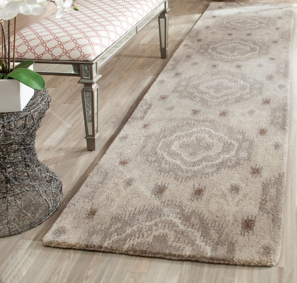 Safavieh Wyndham Hand-tufted Wool Area Rug - Artisanal Comfort & Elegant Design For Modern Living Spaces Silver Wool Pile Wyd153a-4