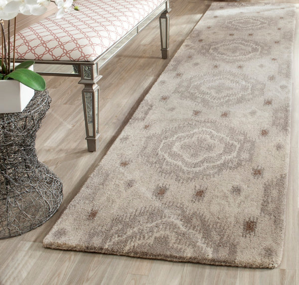 Safavieh Wyndham Hand-tufted Wool Area Rug - Artisanal Comfort & Elegant Design For Modern Living Spaces Silver Wool Pile Wyd153a-4