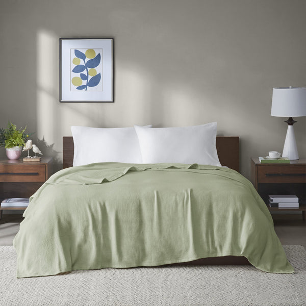 English Elm 1 Lightweight Down Alternative Twin Blanket with Satin Trim, Microfiber Cover, 13oz Filling, Quilted Green 15.75 L x 12.2 W x 3.94 H B035P319593