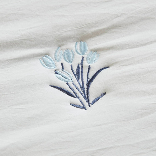 English Elm 3-piece Floral Embroidered Quilt Set Ruffled Trim Romantic Bedding for Full Queen Beds White+Blue B035P463190