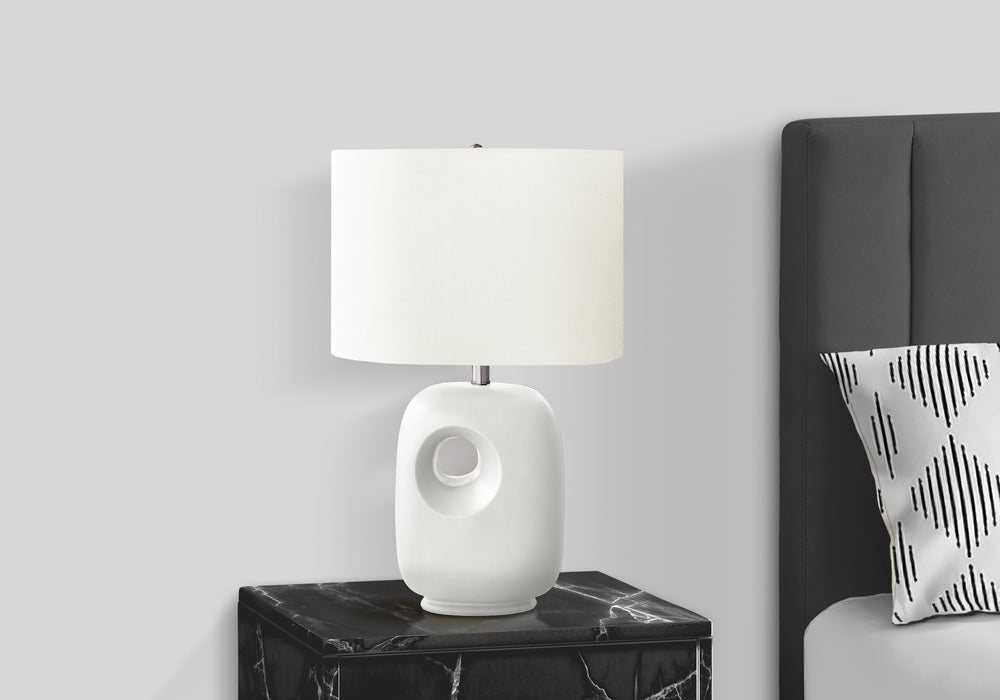 English Elm Lighting, Sculpted Ceramic Table Lamp with Ivory Fabric Shade for Modern Living Spaces White B2710P461848