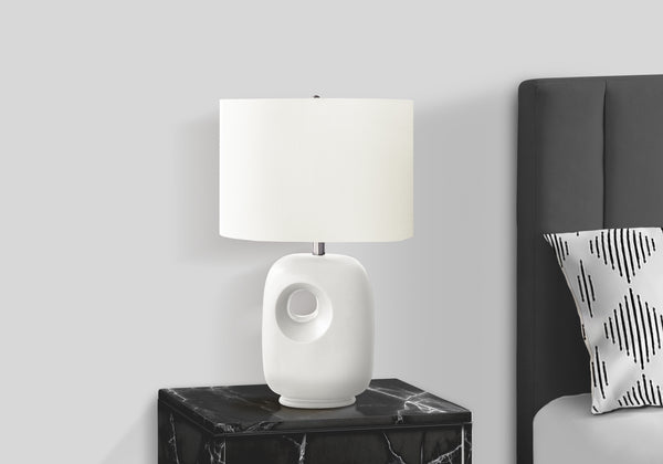 English Elm Lighting, Sculpted Ceramic Table Lamp with Ivory Fabric Shade for Modern Living Spaces White B2710P461848