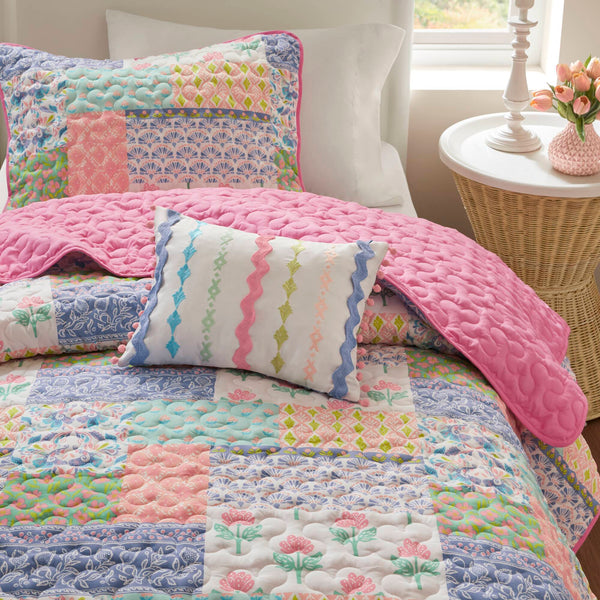English Elm 4-Piece Full/Queen Quilt Set Pink Floral Coverlet with 2 Shams & Throw Pillow, Soft Microfiber Comfort B035P408452