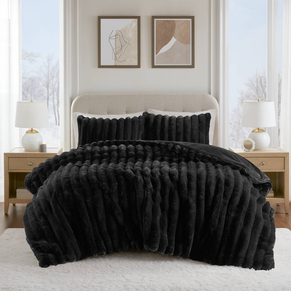JLA Home Madison Park - Ultrasoft Faux Fur Ribbed Comforter Set reinvents your bedroom with plush velvet reverse, Oeko‑Tex safety and lasting loft Black MP10-8442
