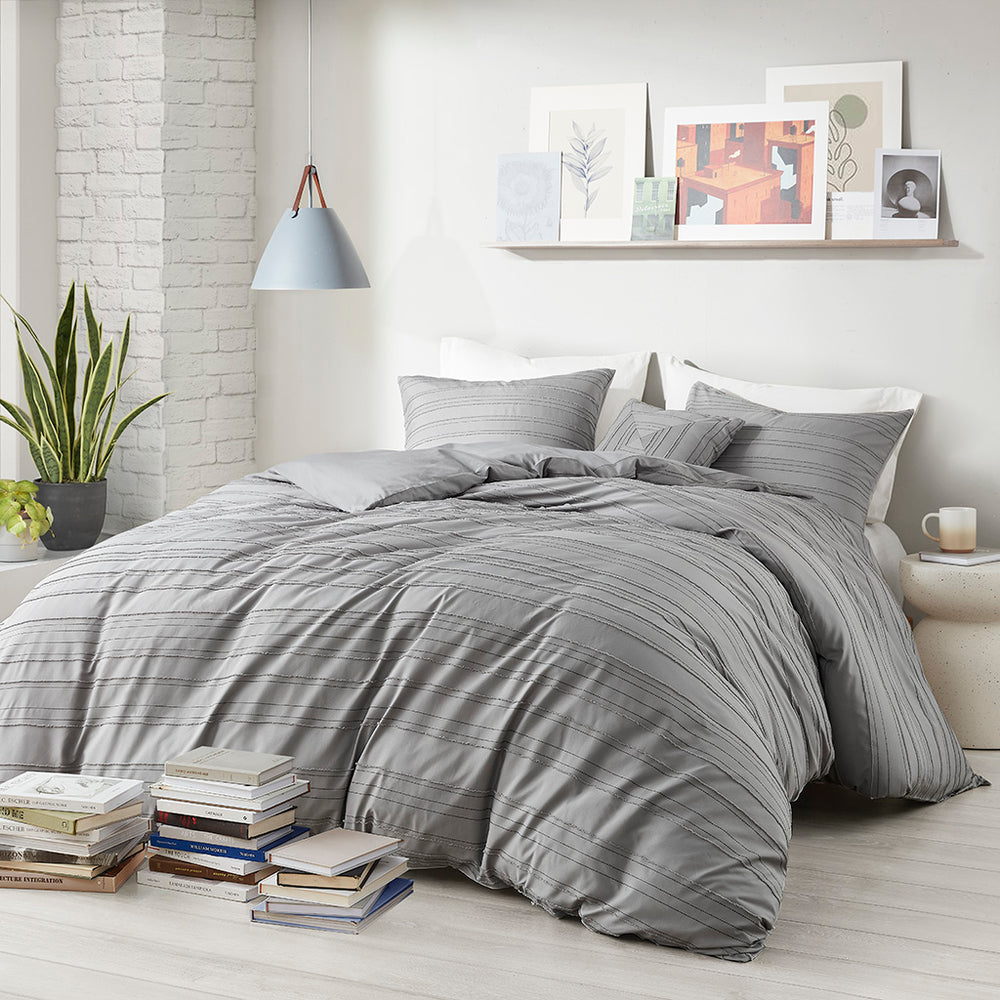 JLA Home Intelligent Design - Cationic Soft-Feel Clip Jacquard Duvet Cover Set with Textured Stripes and Coordinating Throw Pillow 90 L x 68 W x 0.13H ID12-2302