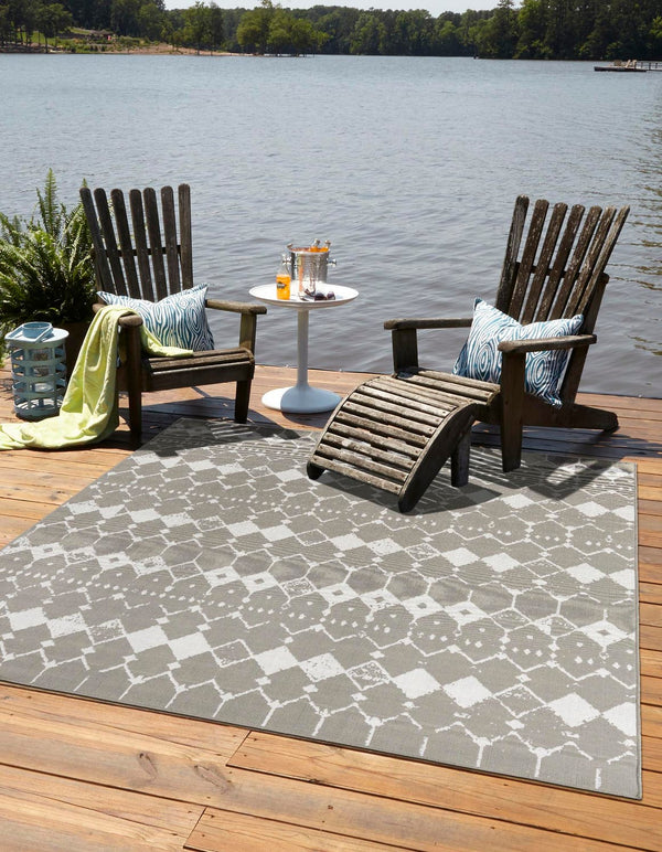 Unique Loom Outdoor Trellis Cardak Machine Made Geometric Rug Gray, Ivory 7' 10" x 7' 10"