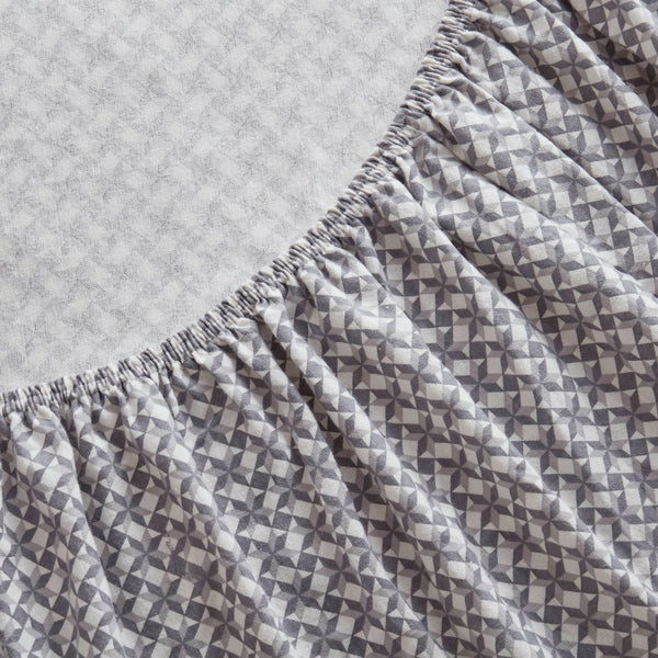 English Elm 4-piece Cal King Cotton Sheet Set Snowflake Print Breathable Wrinkle Resistant Bedding B035P408379